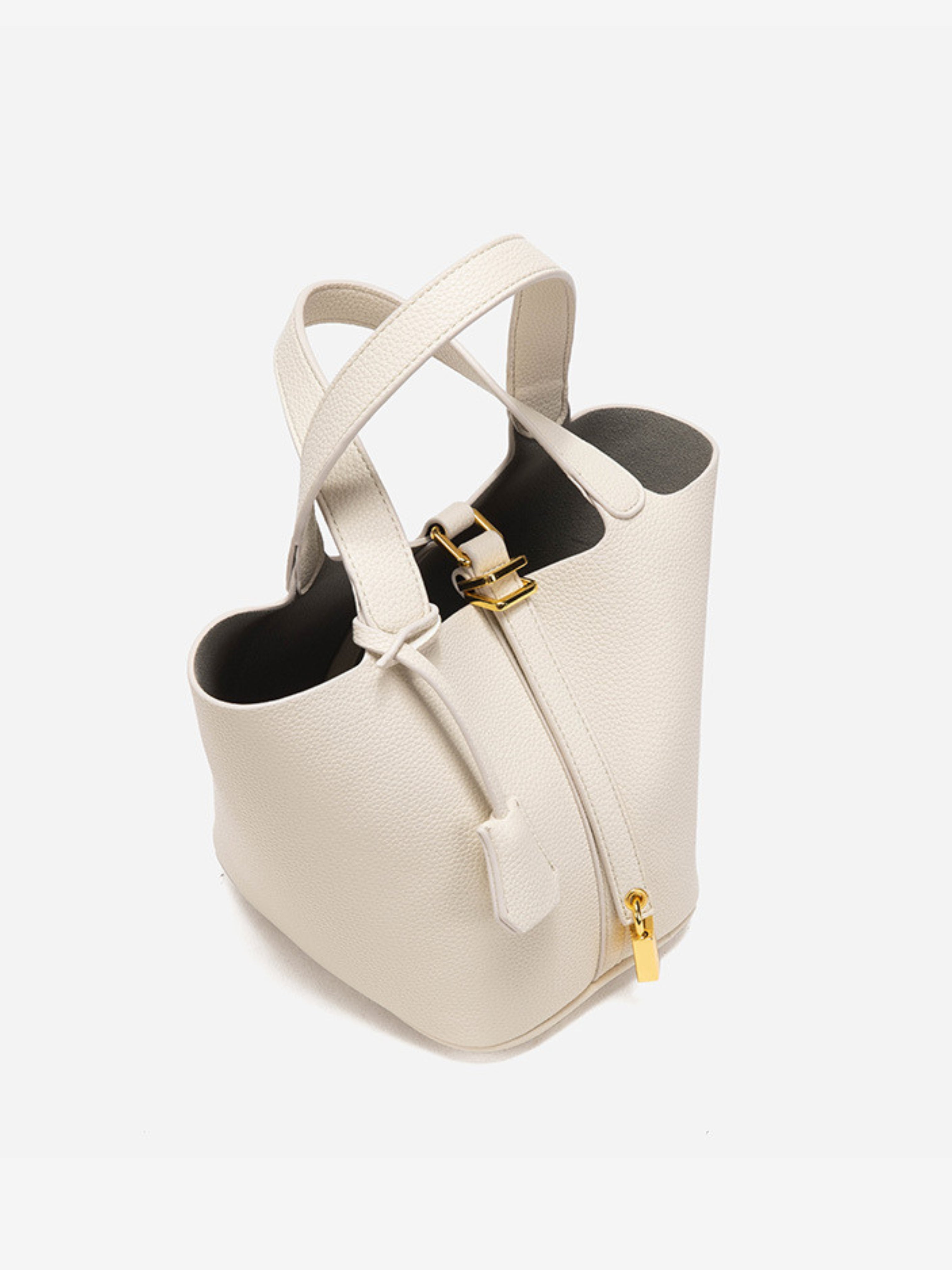 Beatrice's Minimalist Bucket Bag – Where Function Meets Elegance
