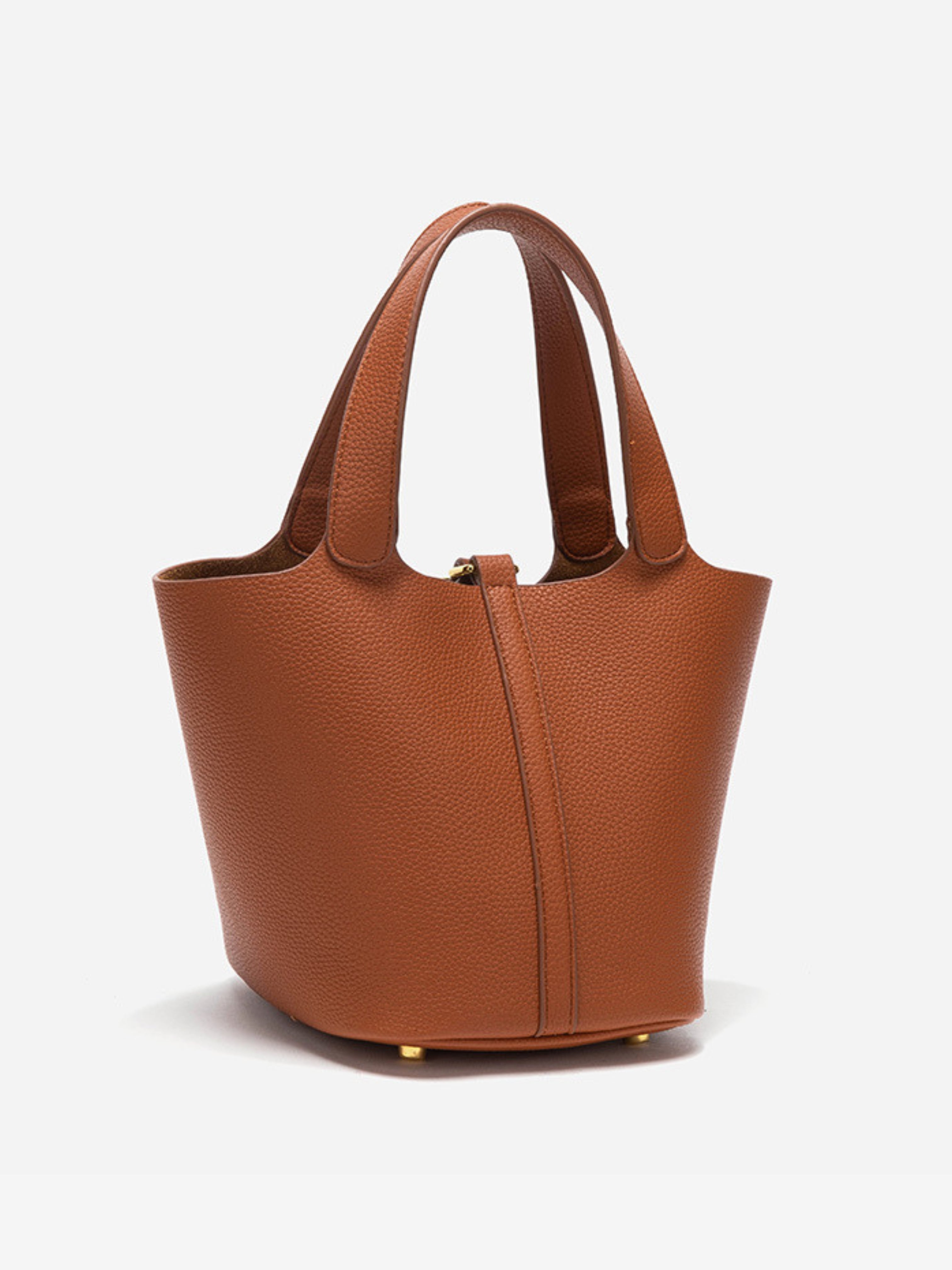 Beatrice's Minimalist Bucket Bag – Where Function Meets Elegance