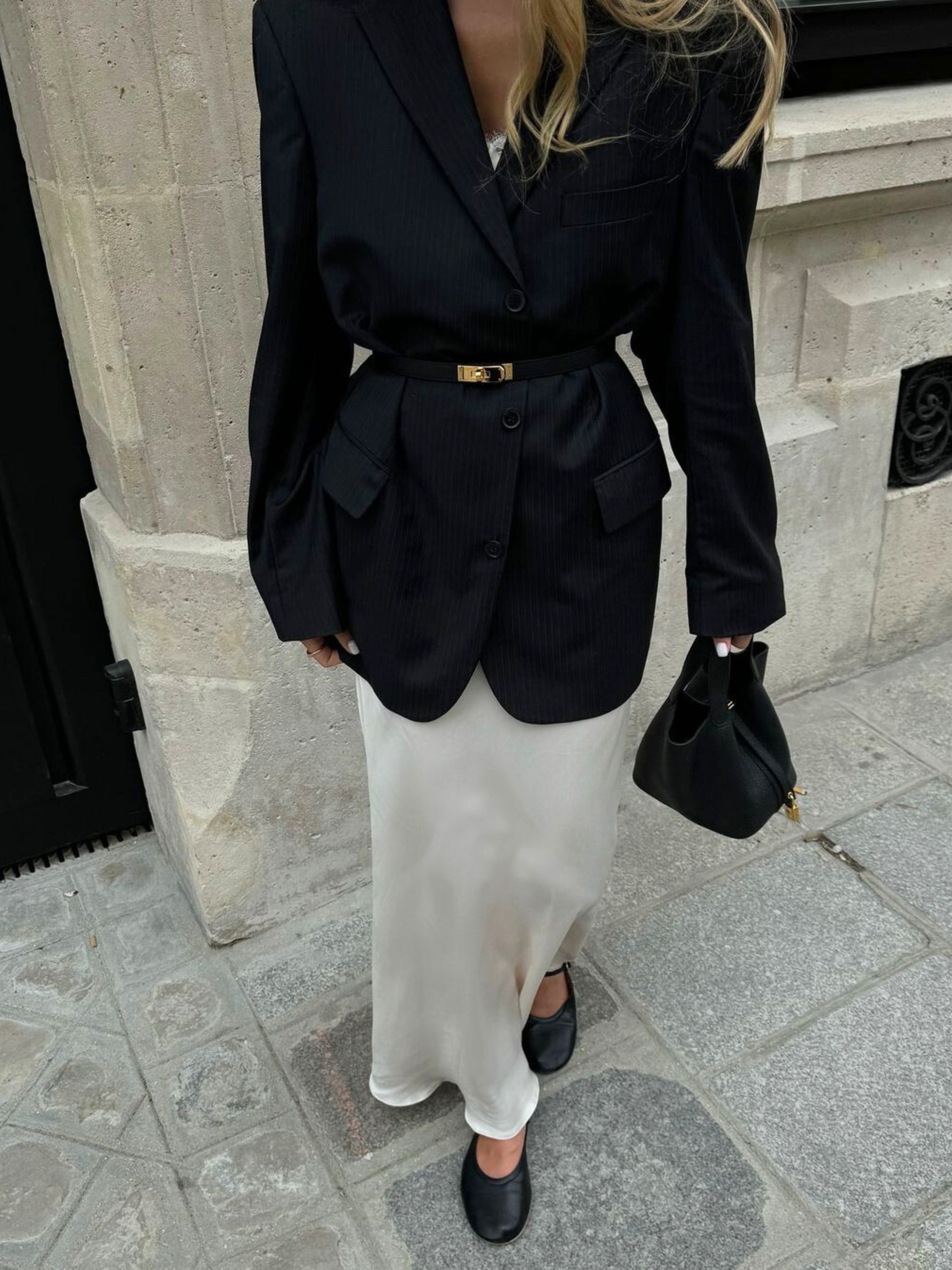 Beatrice's Minimalist Bucket Bag – Where Function Meets Elegance