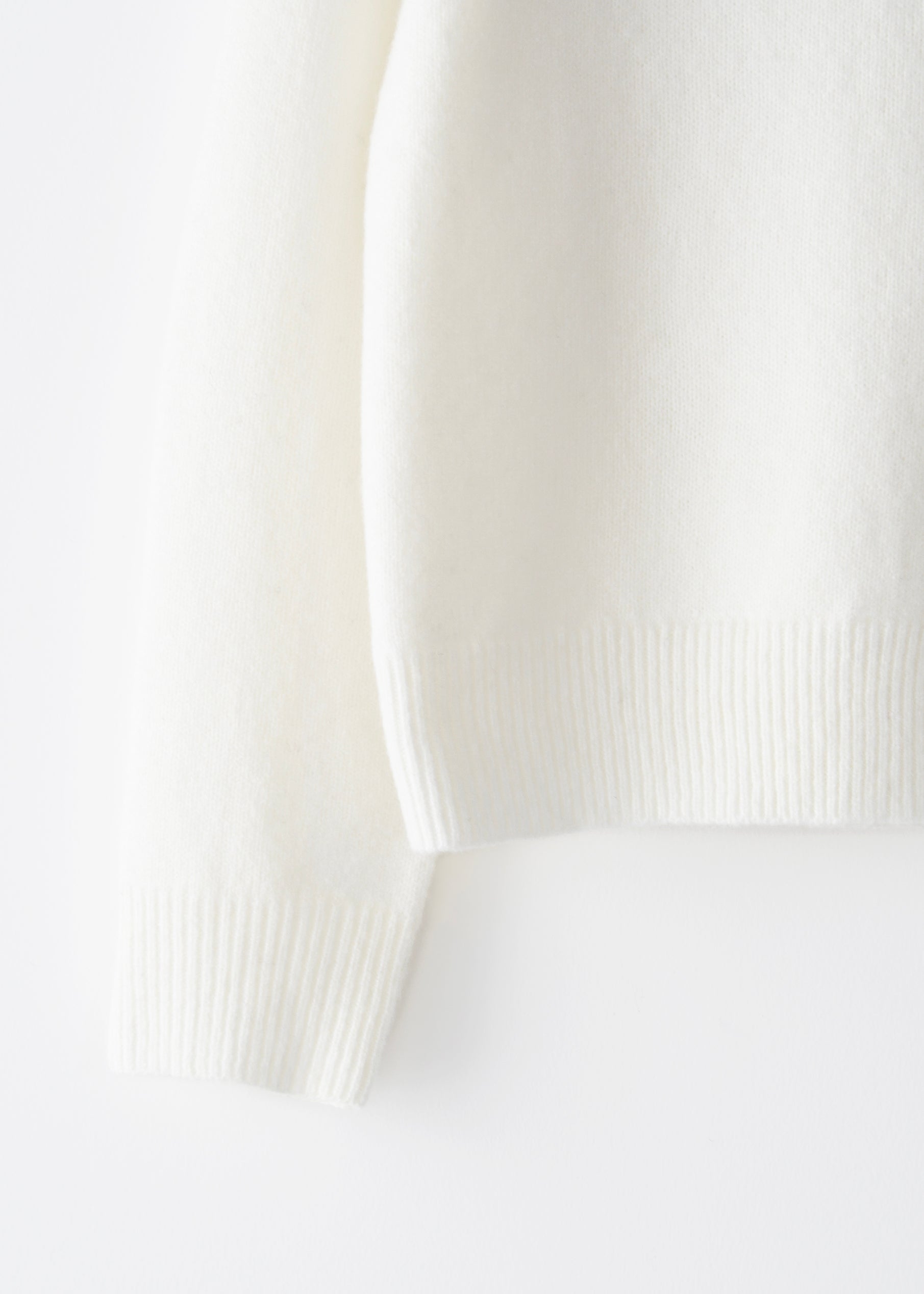 Lena - V-Neck Sweater