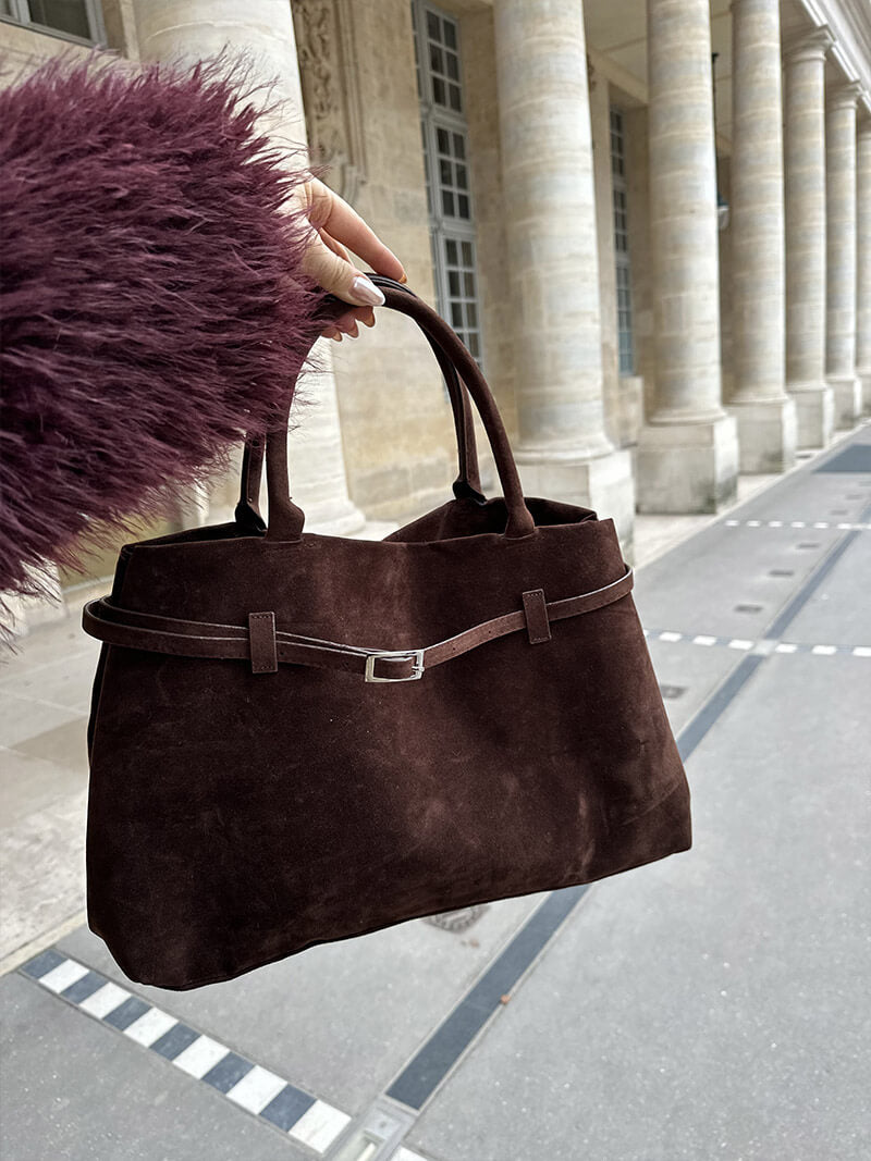 Abigail’s Rosalia Suede Bag – Where Elegance Meets Everyday Function
