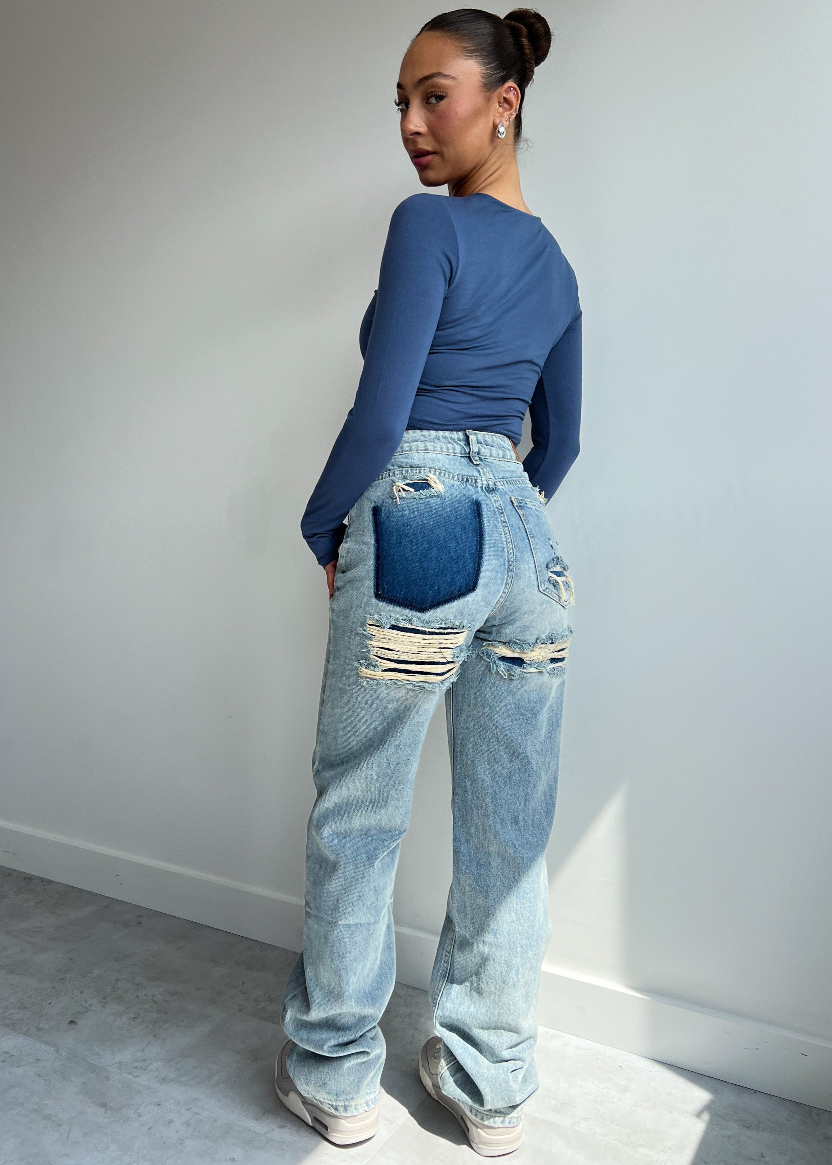 Lexa - Viral Ripped Jeans