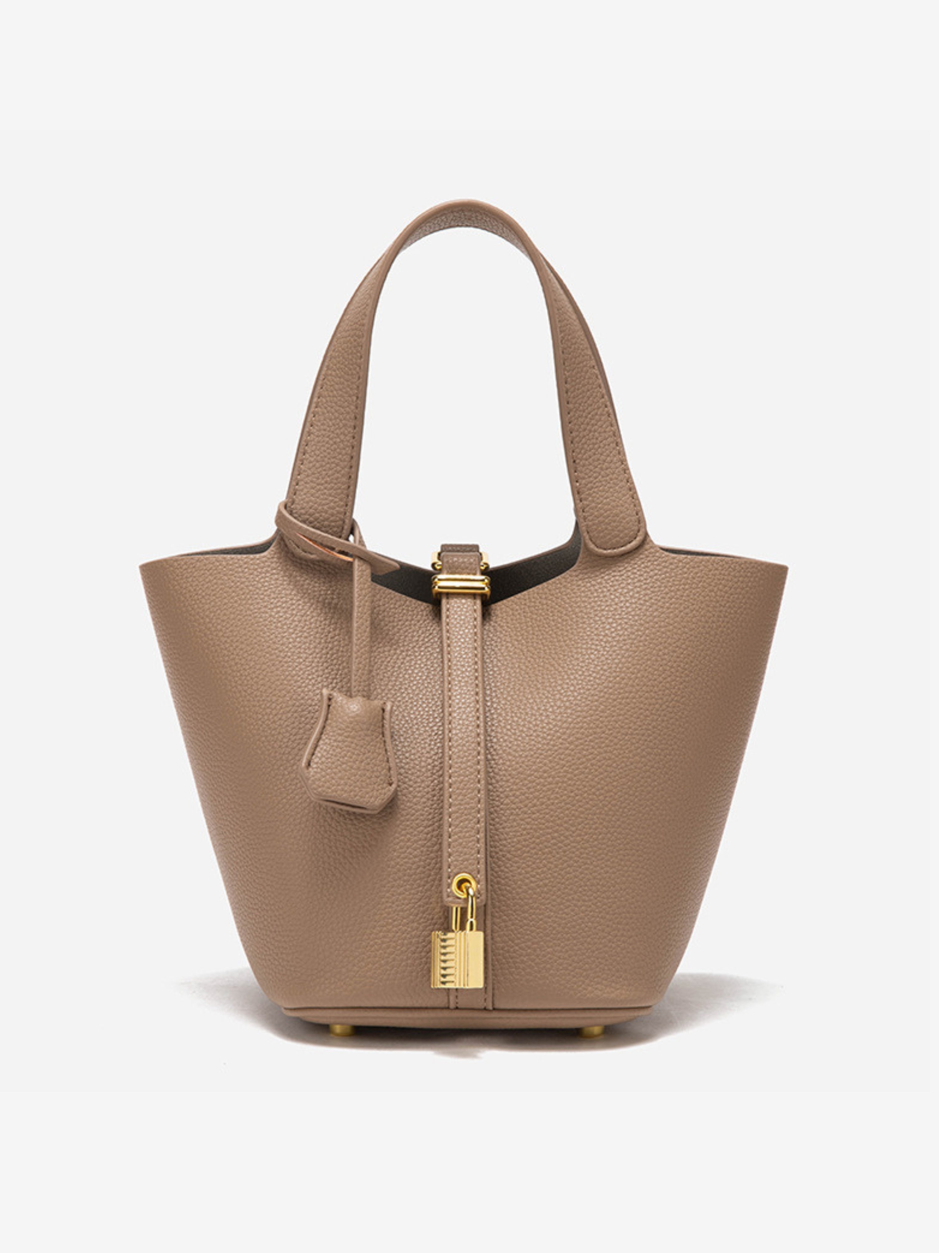 Beatrice's Minimalist Bucket Bag – Where Function Meets Elegance