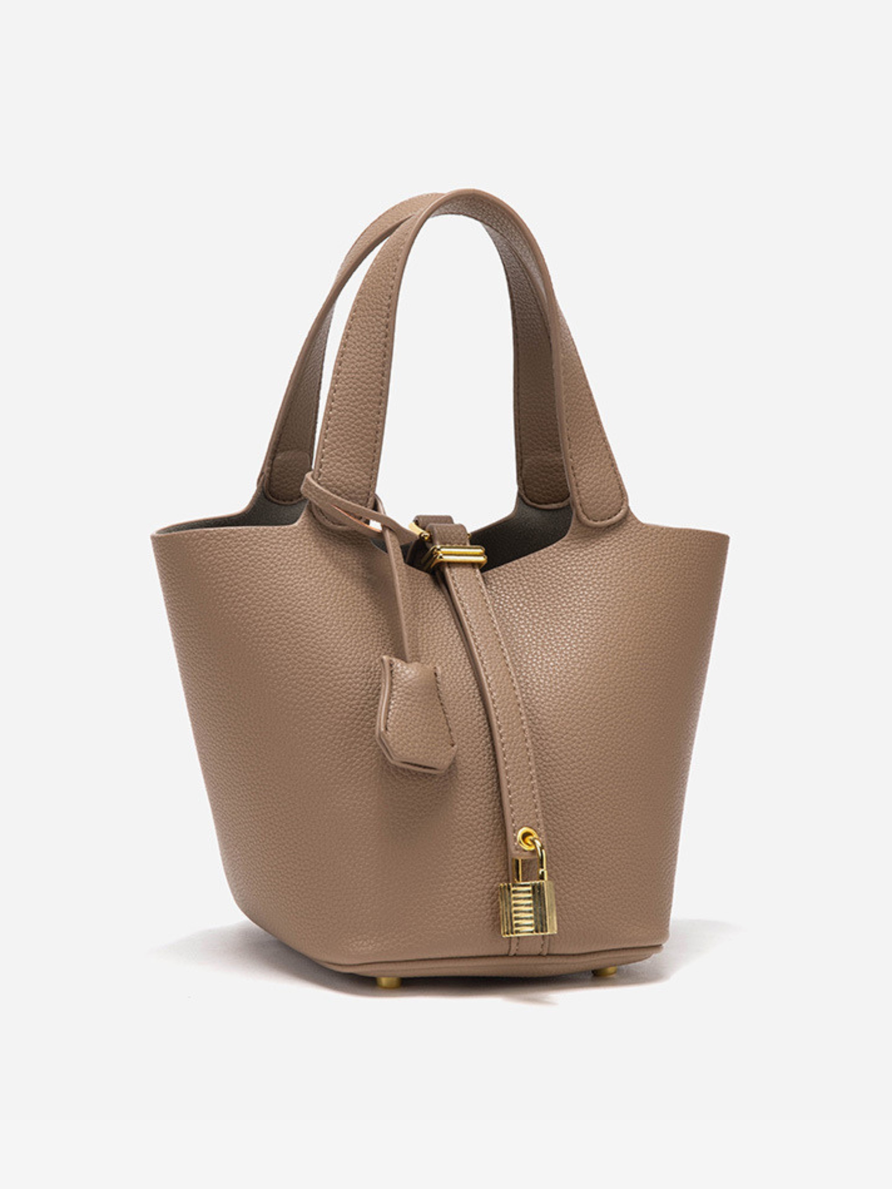 Beatrice's Minimalist Bucket Bag – Where Function Meets Elegance