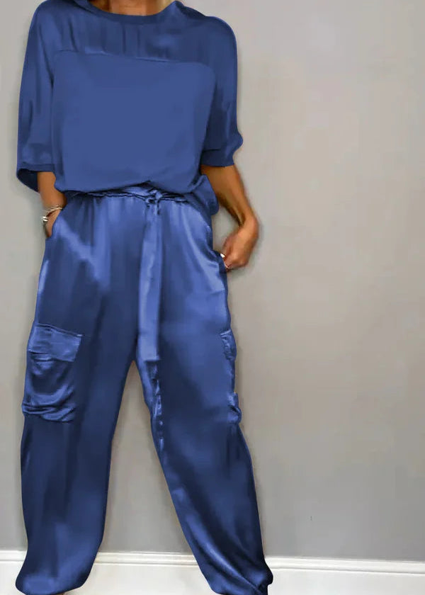 Ensemble deux pièces en satin chic de Sophia : le confort rencontre l'élégance