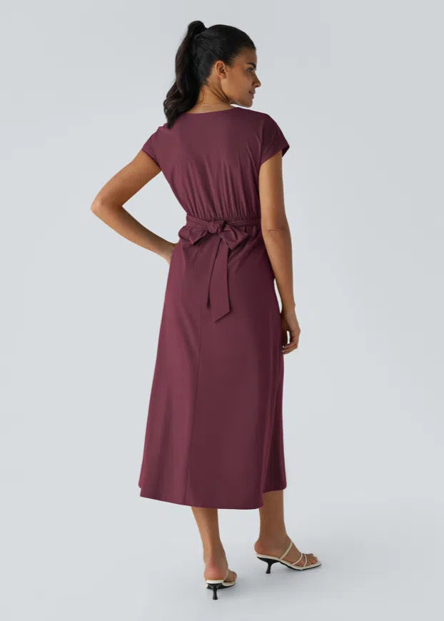 Breezeful™ Kurzärmliges Midi-Freizeitkleid mit V-Ausschnitt, Seitentaschen und Bindeband hinten - schnelltrocknend