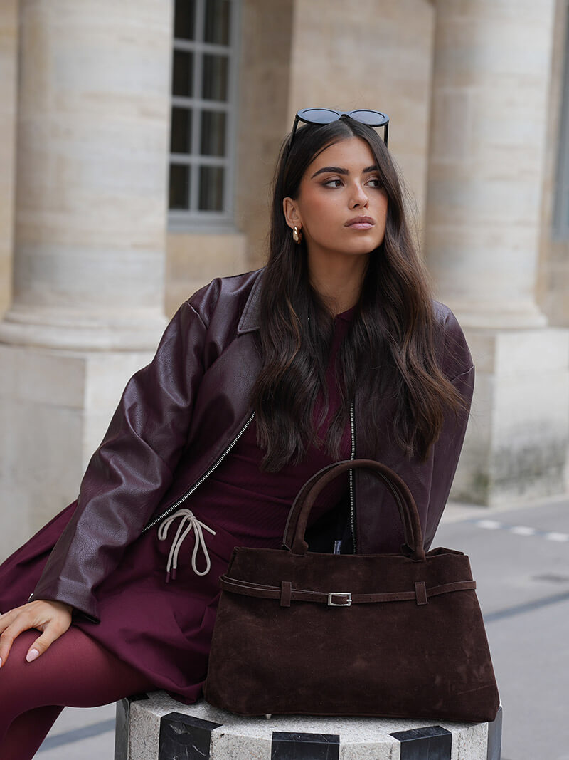 Abigail’s Rosalia Suede Bag – Where Elegance Meets Everyday Function