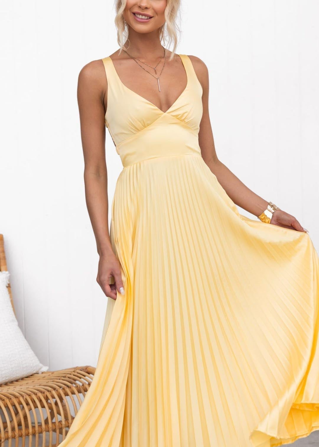 Grace’s Golden Glow Maxi Dress – Elegance in Every Step