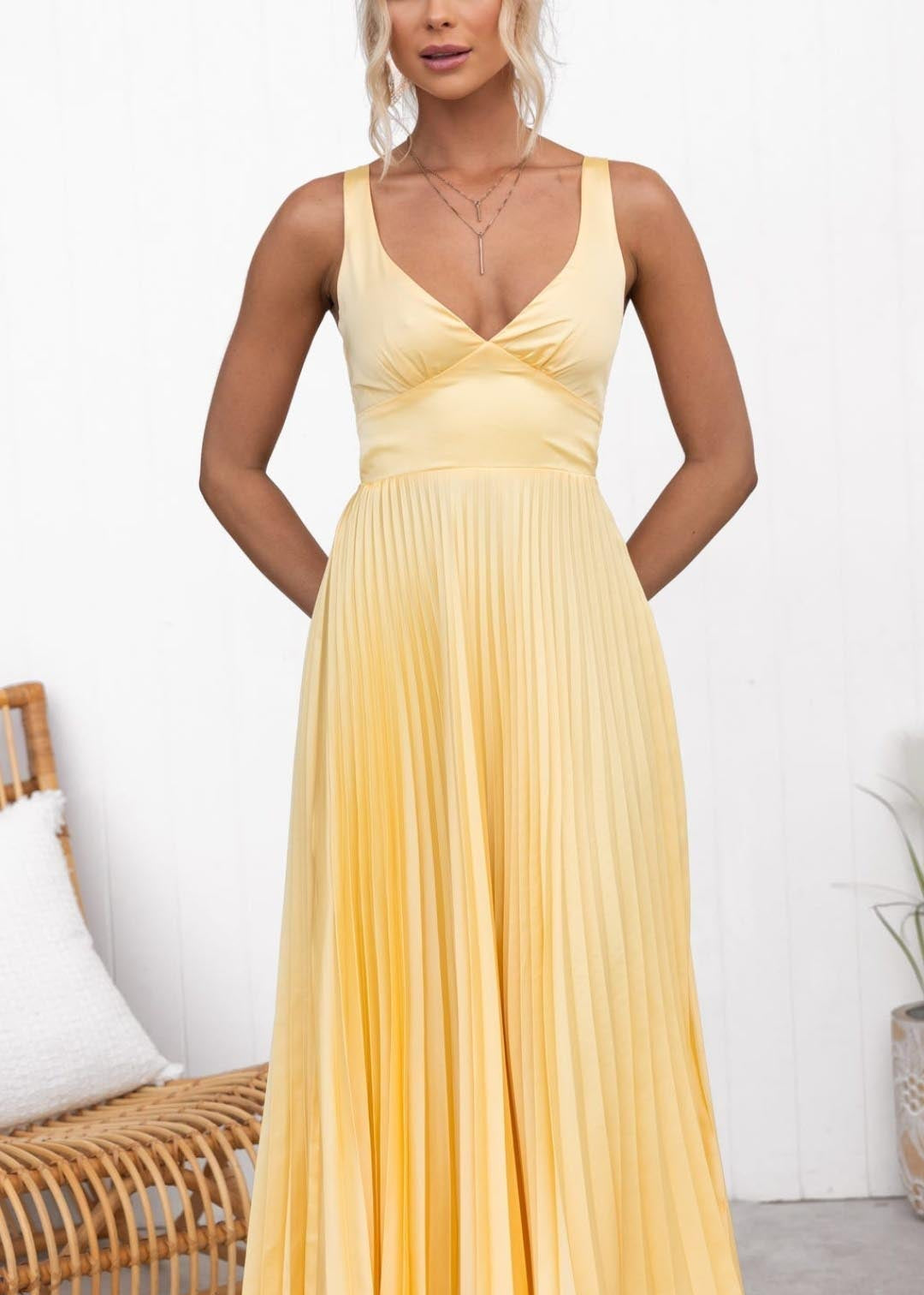 Grace’s Golden Glow Maxi Dress – Elegance in Every Step