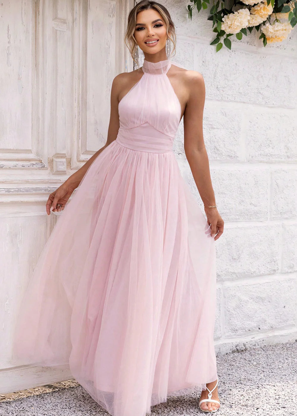 Scarlett’s Dreamy Tulle Dress – A Fairy-Tale Look