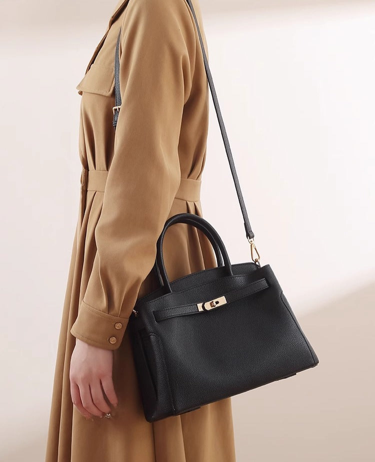 Victoria's Signature Crossbody – Where Luxury Meets Functionality