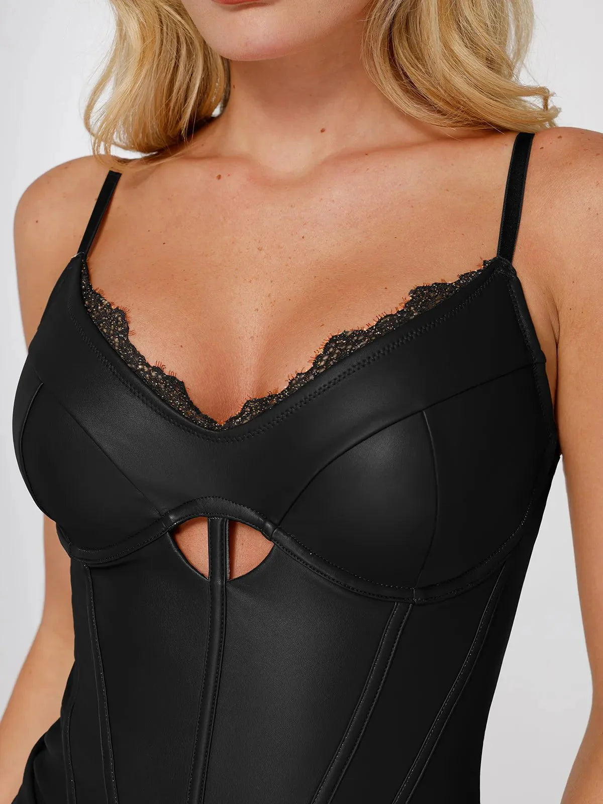 Ava - Shapewear en similicuir