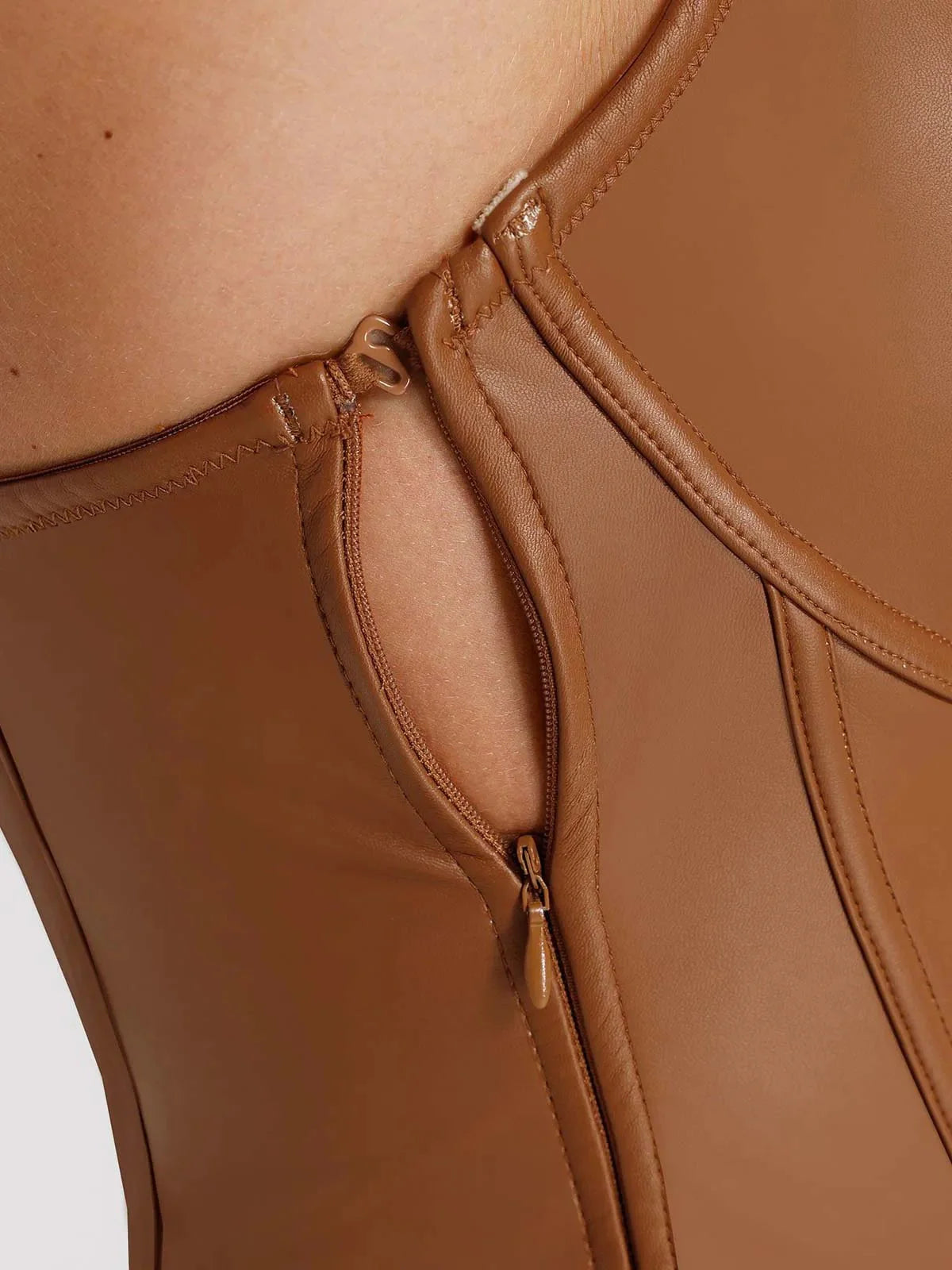 Ava - Shapewear en similicuir