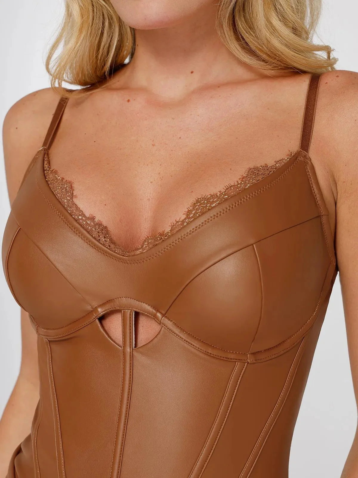 Ava - Shapewear en similicuir